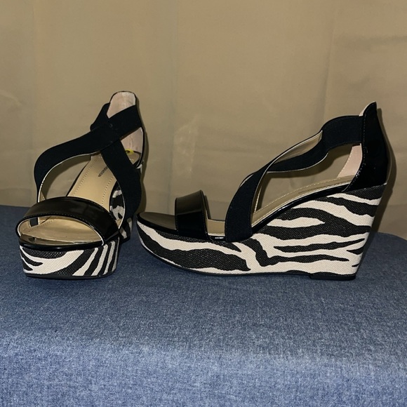 BCBGeneration zebra platform heels with elastic criss-cross straps - Picture 9 of 12